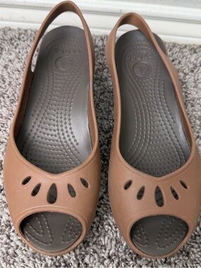 Crocs-Style Women's Brown Slingback Peep-Toe Flats Size 7